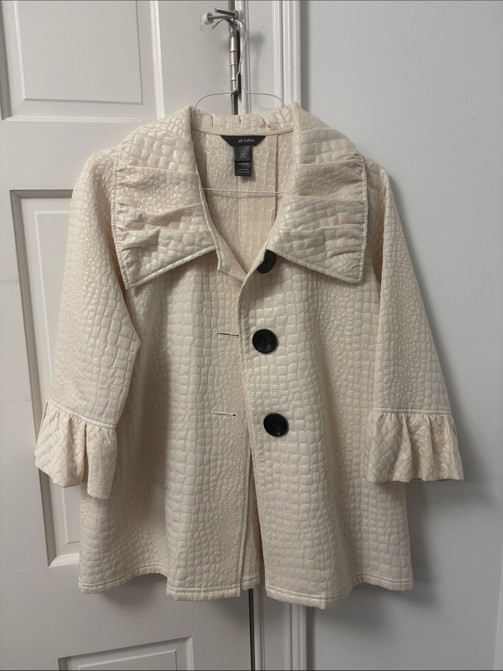 Ali Miles Cream Croc-Embossed A-Line Cape Coat with Black Buttons
